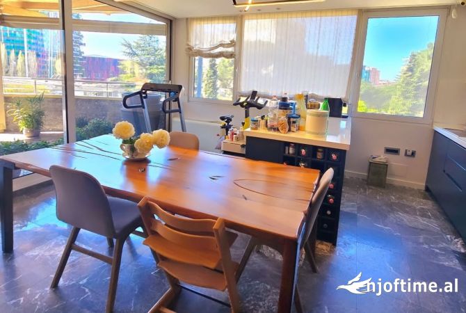 Shtepi ne shitje Apartament ne Tirane, 2+1, Mobilimi E mobiluar, Pagesa 498,000  Euro.