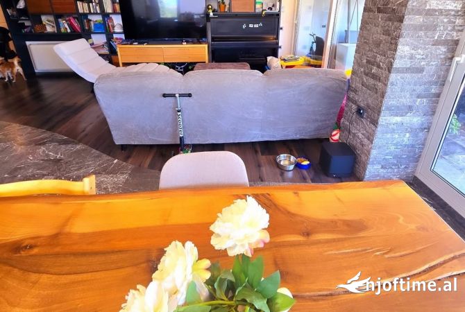 Shtepi ne shitje Apartament ne Tirane, 2+1, Mobilimi E mobiluar, Pagesa 498,000  Euro.