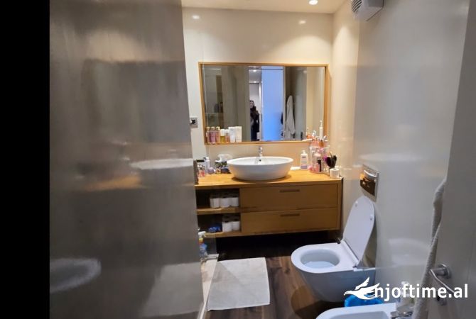 Shtepi ne shitje Apartament ne Tirane, 2+1, Mobilimi E mobiluar, Pagesa 498,000  Euro.