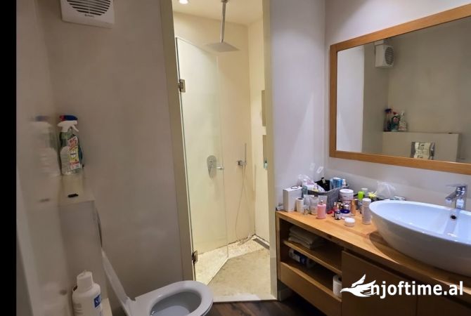 Shtepi ne shitje Apartament ne Tirane, 2+1, Mobilimi E mobiluar, Pagesa 498,000  Euro.