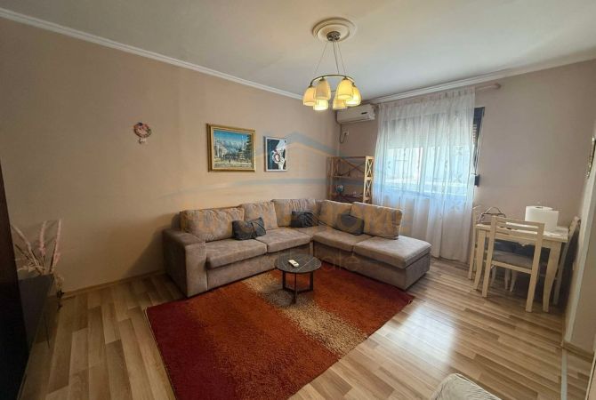 Shtepi ne shitje Apartament ne Tirane, 2+1, Mobilimi E mobiluar, Pagesa 135,000  Euro.