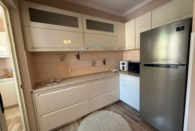 Shtepi ne shitje Apartament ne Tirane, 2+1, Mobilimi E mobiluar, Pagesa 135,000  Euro.