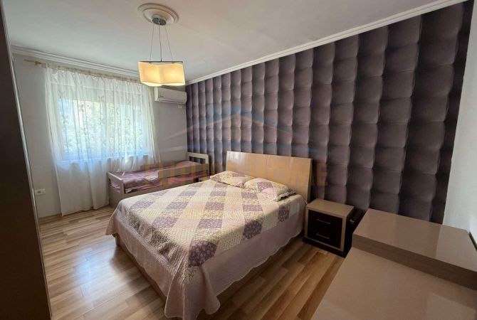 Shtepi ne shitje Apartament ne Tirane, 2+1, Mobilimi E mobiluar, Pagesa 135,000  Euro.