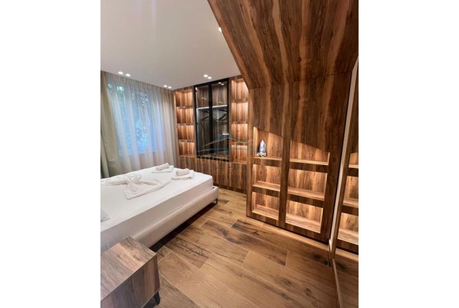 Shtepi ne shitje Duplex(shtepi me 2 kate) ne Tirane, 3+1, Mobilimi E mobiluar, Pagesa 550,000  Euro.