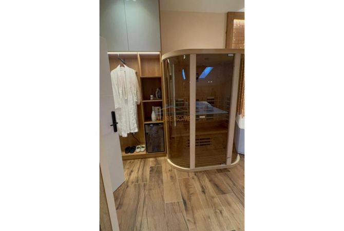 Shtepi ne shitje Duplex(shtepi me 2 kate) ne Tirane, 3+1, Mobilimi E mobiluar, Pagesa 550,000  Euro.