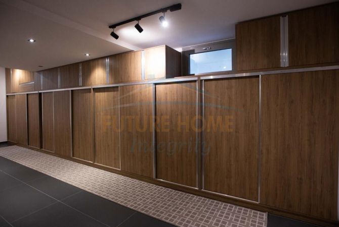 Shtepi ne shitje Vila Luksoze ne Tirane, 4+1, Mobilimi E mobiluar, Pagesa 825,000  Euro.