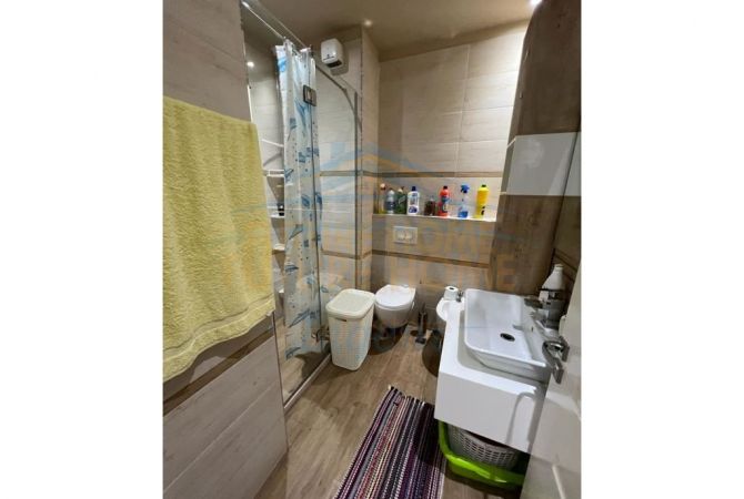 Shtepi ne shitje Apartament ne Tirane, 2+1, Mobilimi E mobiluar, Pagesa 375,000  Euro.