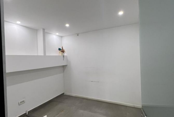Ambient biznesi me qera 3+1 ne Tirane - 2,700 Euro