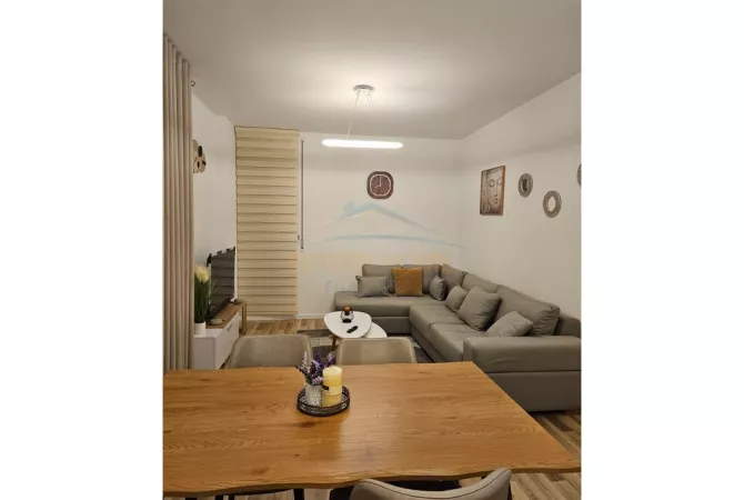 Shtepi me qera Apartament ne Tirane, 2+1, Mobilimi E mobiluar, Pagesa 800  Euro.
