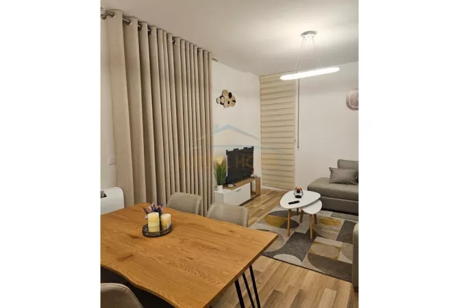 Shtepi me qera Apartament ne Tirane, 2+1, Mobilimi E mobiluar, Pagesa 800  Euro.