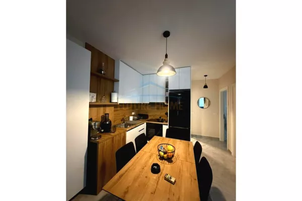 Shtepi ne shitje Apartament ne Tirane, 2+1, Mobilimi E mobiluar, Pagesa 115,000  Euro.