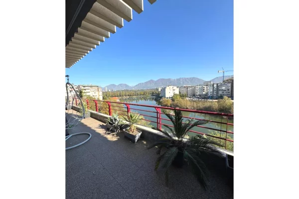 Shtepi ne shitje Apartament ne Tirane, 2+1, Mobilimi E mobiluar, Pagesa 370,000  Euro.