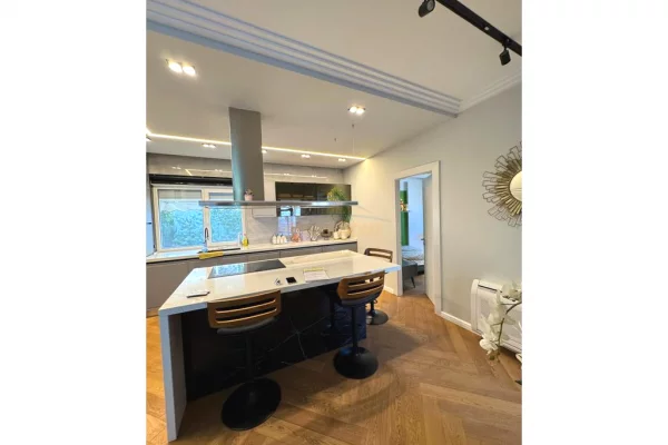 Shtepi ne shitje Apartament ne Tirane, 2+1, Mobilimi E mobiluar, Pagesa 370,000  Euro.