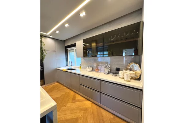 Shtepi ne shitje Apartament ne Tirane, 2+1, Mobilimi E mobiluar, Pagesa 370,000  Euro.