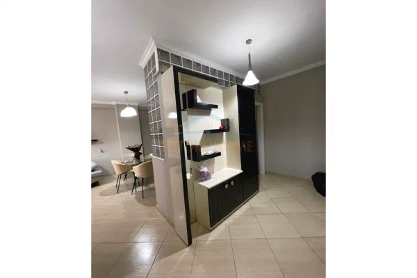 Shtepi ne shitje Apartament ne Tirane, 2+1, Mobilimi E mobiluar, Pagesa 158,000  Euro.