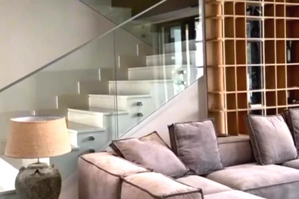 Shtepi ne shitje Shtepi Private ne Durres, 5+1, Mobilimi E mobiluar, Pagesa 1,400,000  Euro.