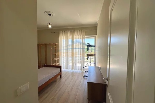 Shtepi ne shitje Shtepi Private ne Tirane, 2+1, Mobilimi E mobiluar, Pagesa 2,050,000  Euro.