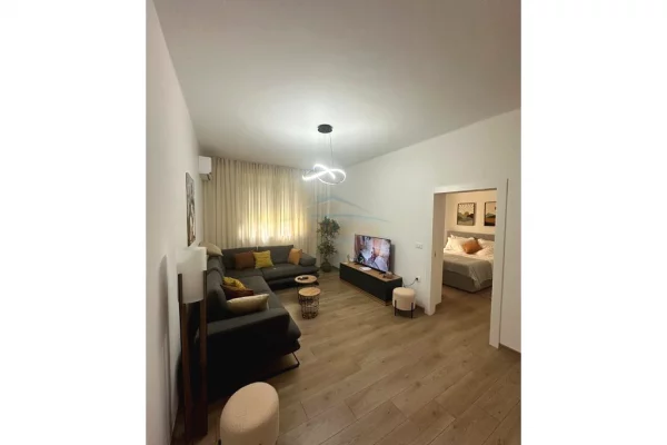 Shtepi me qera 2+1 ne Tirane - 850 Euro