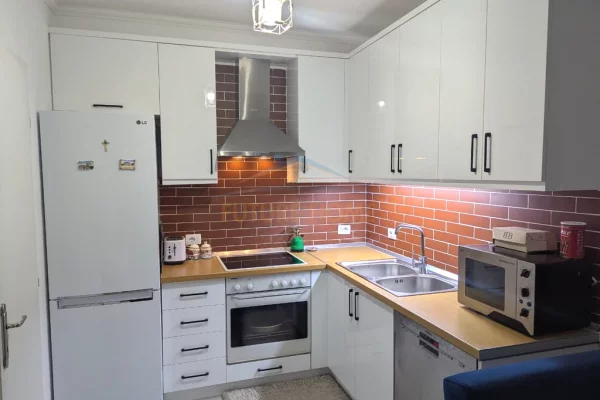 Shtepi me qera 1+1 ne Tirane - 400 Euro