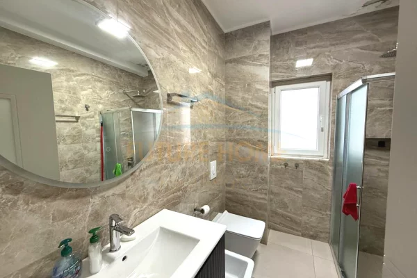 Shtepi me qera 2+1 ne Tirane - 900 Euro