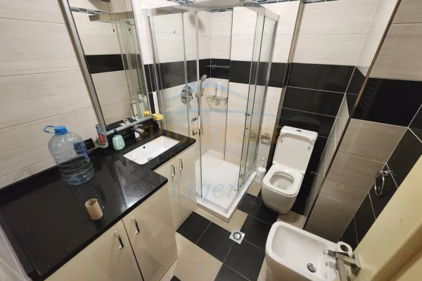 Shtepi me qera Apartament ne Tirane, 2+1, Mobilimi E mobiluar, Pagesa 800  Euro.