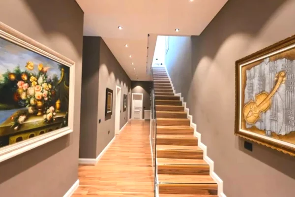 Shtepi ne shitje Vila Luksoze ne Tirane, 5+1, Mobilimi E mobiluar, Pagesa 1,100,000  Euro.