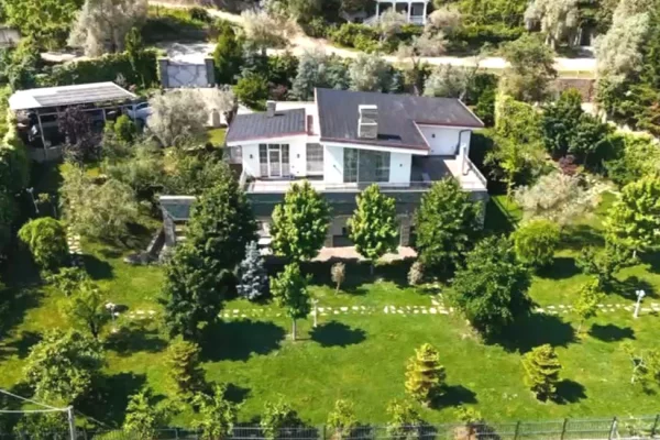 Shtepi ne shitje Vila Luksoze ne Tirane, 5+1, Mobilimi E mobiluar, Pagesa 1,100,000  Euro.