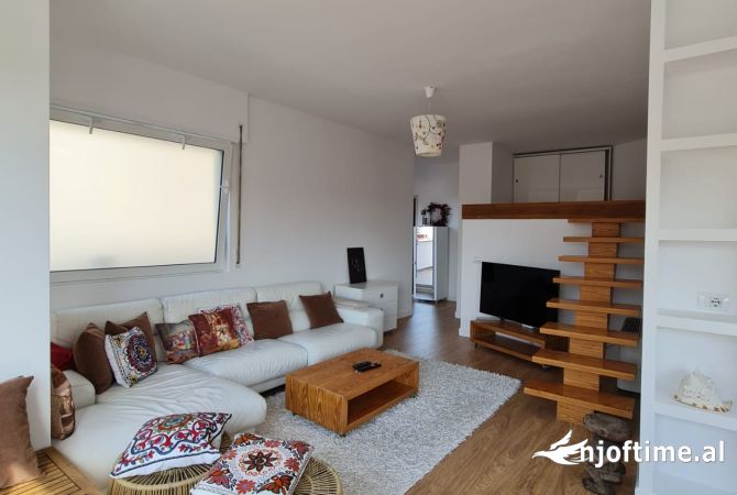 Shtepi me qera 2+1 ne Tirane - 1,300 Euro