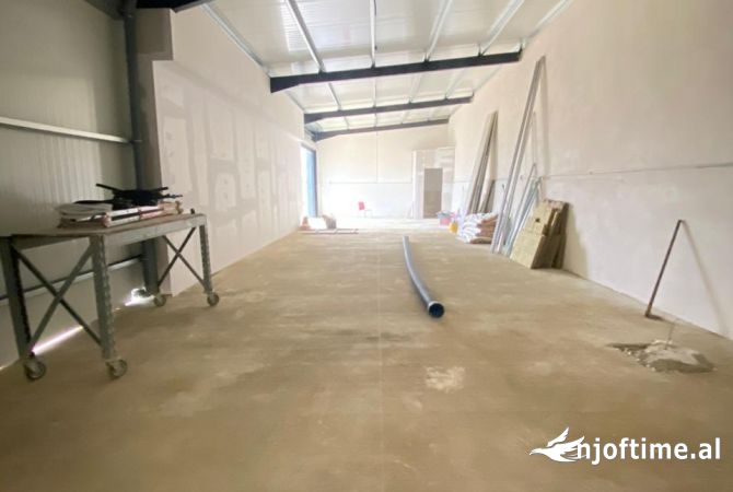 Ambient biznesi me qera 4+1 ne Tirane - 800 Euro