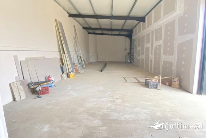 Ambient biznesi me qera 4+1 ne Tirane - 800 Euro