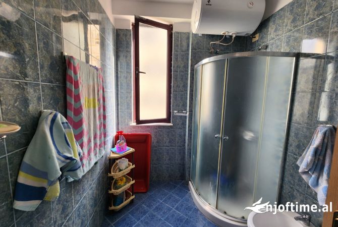 Shtepi ne shitje Apartament ne Tirane, 2+1, Mobilimi E mobiluar, Pagesa 135,000  Euro.