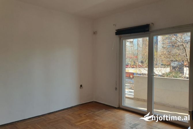 Shtepi me qera 2+1 ne Tirane - 1,000 Euro