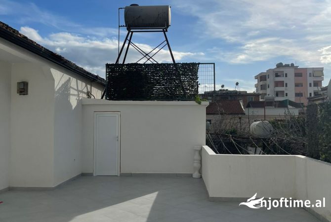 Shtepi ne shitje Shtepi Private ne Vlore, 2+1, Mobilimi Pjeserisht e mobiluar, Pagesa 125,000  Euro.