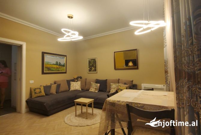 Shtepi me qera 2+1 ne Tirane - 800 Euro