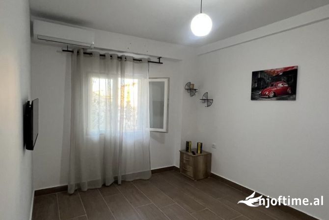 Shtepi me qera Apartament ne Tirane, 1+1, Mobilimi E mobiluar, Pagesa 500  Euro.