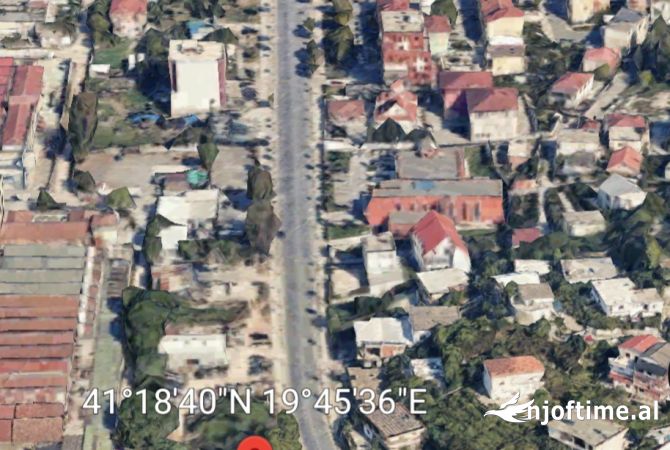 Truall ose Toke  ne Tirane - 250,000 Euro