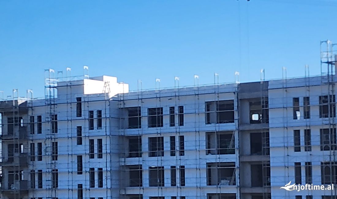 Shtepi ne shitje Apartament ne Tirane, 2+1, Mobilimi Bosh, pa mobiluar, Pagesa 115,900  Euro.