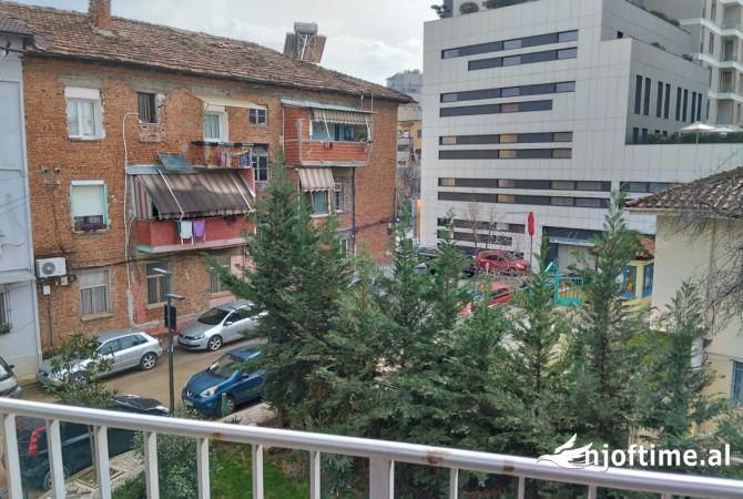 Shtepi ne shitje Apartament ne Tirane, 2+1, Mobilimi E mobiluar, Pagesa 2,500,000  Euro.