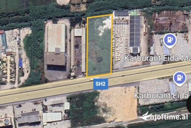 Truall ose Toke  ne Tirane - 600,000 Euro