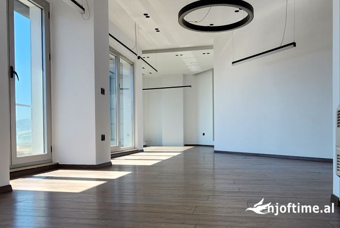 Ambient biznesi me qera 3+1 ne Tirane - 1,200 Euro