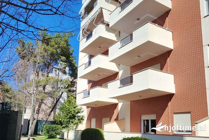 Shtepi ne shitje Apartament ne Durres, 2+1, Mobilimi Bosh, pa mobiluar, Pagesa 180,000  Euro.