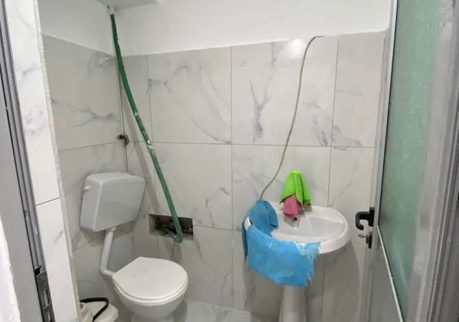 dyqan me qera pran stacionit trenit DURRES