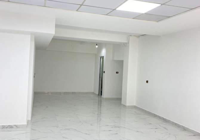 dyqan me qera pran stacionit trenit DURRES