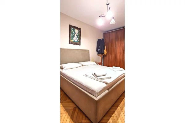 Shtepi me qera Apartament ne Tirane, 2+1, Mobilimi E mobiluar, Pagesa 70,000  Leke.