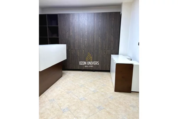 Ambient biznesi me qera 3+1 ne Tirane - 250,000 Leke