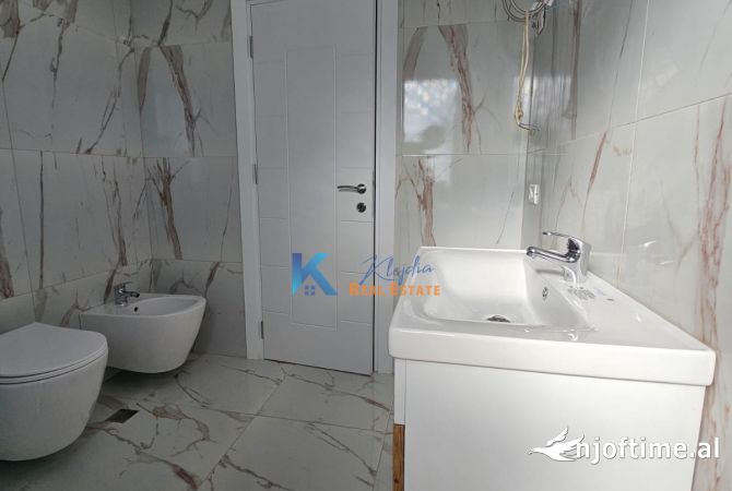 Shtepi ne shitje Apartament ne Tirane, 1+1, Mobilimi Bosh, pa mobiluar, Pagesa 132,000  Euro.