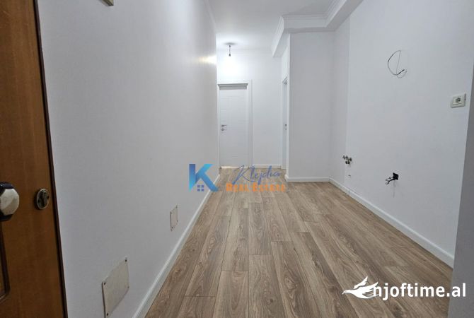 Shtepi ne shitje Apartament ne Tirane, 1+1, Mobilimi Bosh, pa mobiluar, Pagesa 132,000  Euro.
