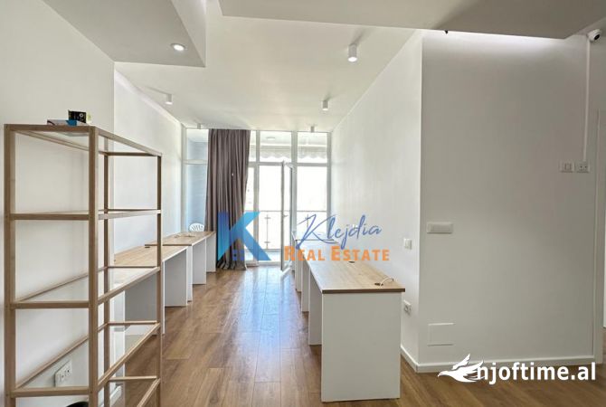 Ambient zyrash te Komuna e parisit, Kompleksi Kika 2