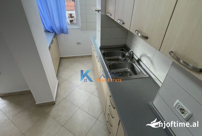 Shtepi me qera 2+1 ne Tirane - 40,000 Leke