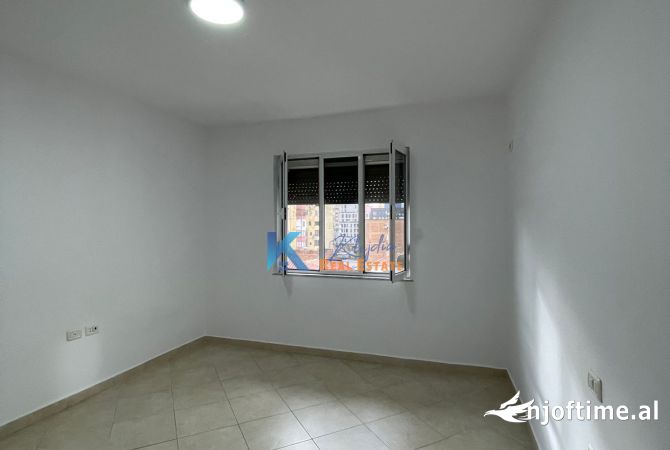 Shtepi me qera Apartament ne Tirane, 2+1, Mobilimi Pjeserisht e mobiluar, Pagesa 40,000  Leke.